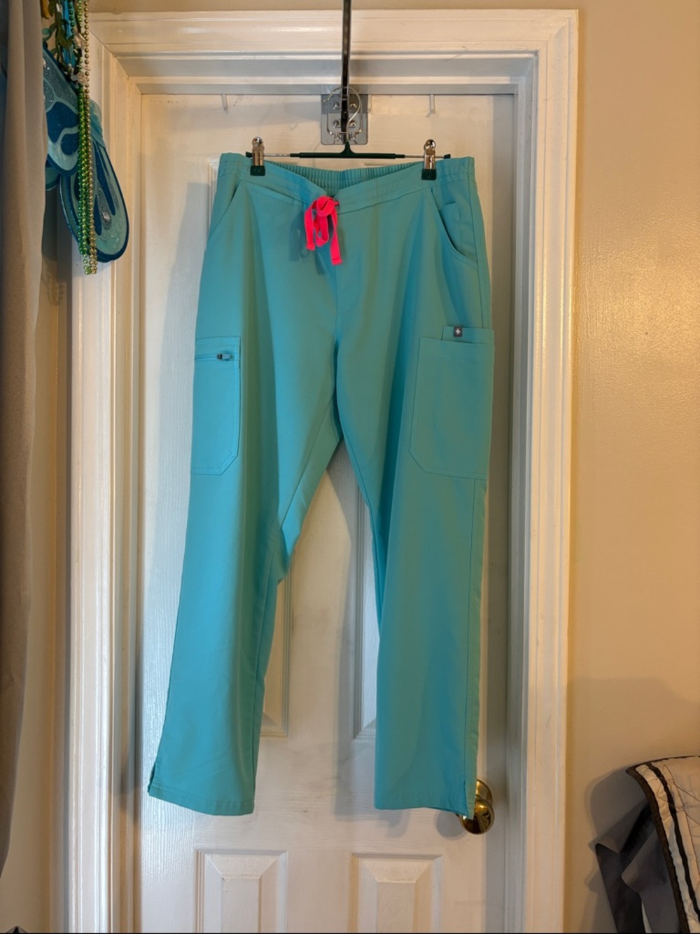Figs yolo original rise limited edition pants in aqua. Women’s medium petite.